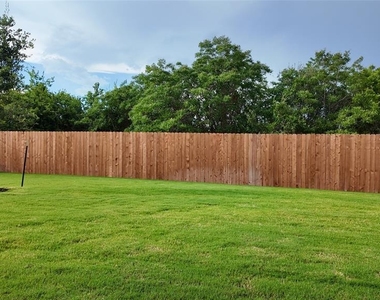 1812 Lorant Ln - Photo Thumbnail 21