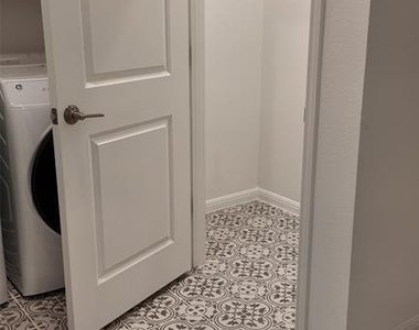 1812 Lorant Ln - Photo Thumbnail 11