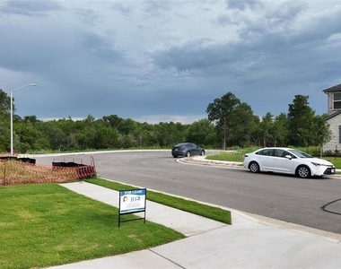 1812 Lorant Ln - Photo Thumbnail 23