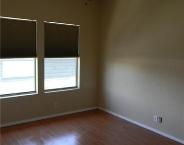 2804 Rio Grande - Unit-1 St - Photo Thumbnail 7