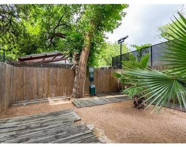 2804 Rio Grande - Unit-1 St - Photo Thumbnail 11