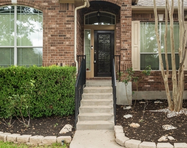 419 Atlanta Park Dr - Photo Thumbnail 3
