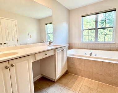 40 Truman Avenue - Photo Thumbnail 22