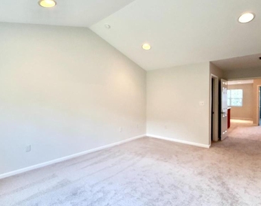 40 Truman Avenue - Photo Thumbnail 24