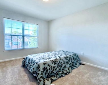 40 Truman Avenue - Photo Thumbnail 17