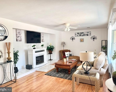 104 Nautilus Drive - Photo Thumbnail 4