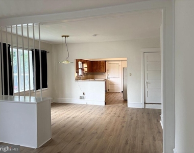 130 Poplar Street - Photo Thumbnail 4