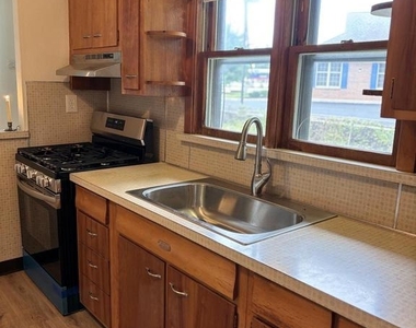 130 Poplar Street - Photo Thumbnail 6