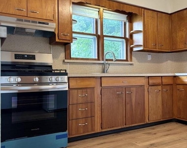 130 Poplar Street - Photo Thumbnail 5