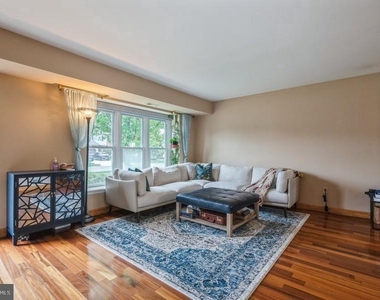 104 Apley Drive - Photo Thumbnail 5