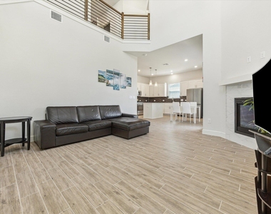 806 Dayton Dr - Photo Thumbnail 10