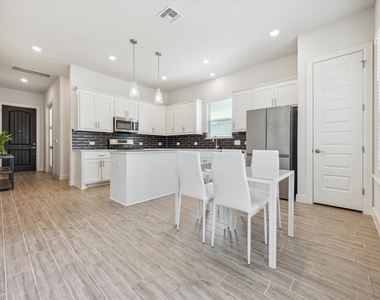 806 Dayton Dr - Photo Thumbnail 8