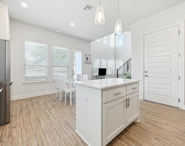 806 Dayton Dr - Photo Thumbnail 13