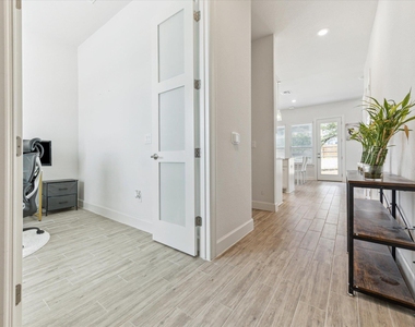806 Dayton Dr - Photo Thumbnail 5