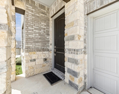 806 Dayton Dr - Photo Thumbnail 3