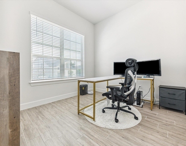 806 Dayton Dr - Photo Thumbnail 6