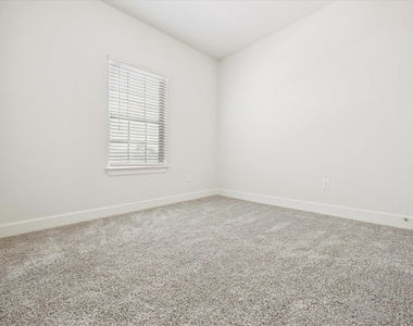 806 Dayton Dr - Photo Thumbnail 20