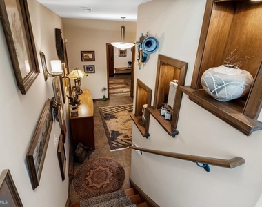 444 Shady Lane - Photo Thumbnail 5