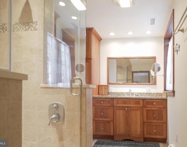 444 Shady Lane - Photo Thumbnail 13