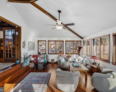444 Shady Lane - Photo Thumbnail 8