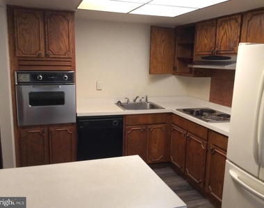 7 Rittenhouse Court - Photo Thumbnail 7