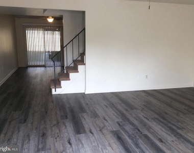 7 Rittenhouse Court - Photo Thumbnail 2
