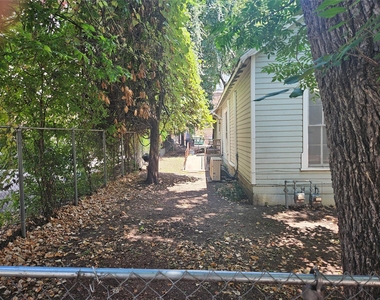 704 W 22nd St - Photo Thumbnail 8