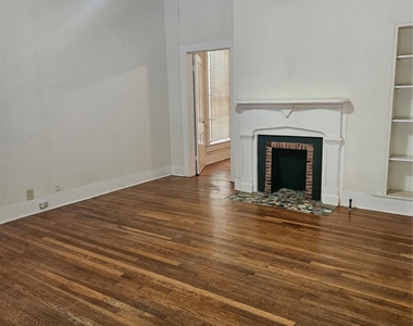 704 W 22nd St - Photo Thumbnail 4
