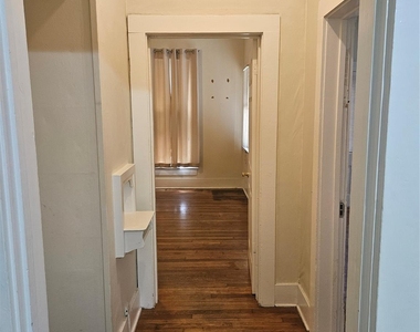 704 W 22nd St - Photo Thumbnail 7
