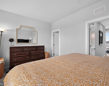 2554 Nicholson Street - Photo Thumbnail 9