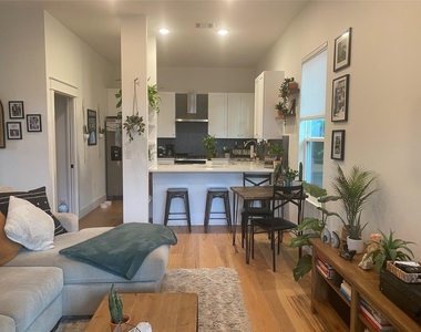 1122 Kirk Ave - Photo Thumbnail 2