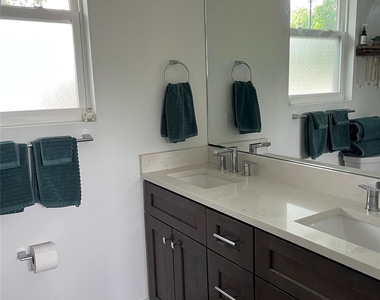 1122 Kirk Ave - Photo Thumbnail 5