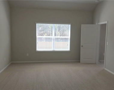 2205 Bettylou Ln - Photo Thumbnail 8