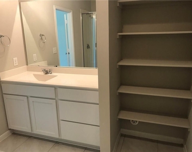2205 Bettylou Ln - Photo Thumbnail 10
