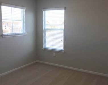 2205 Bettylou Ln - Photo Thumbnail 16