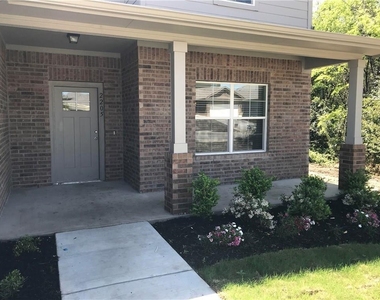 2205 Bettylou Ln - Photo Thumbnail 2
