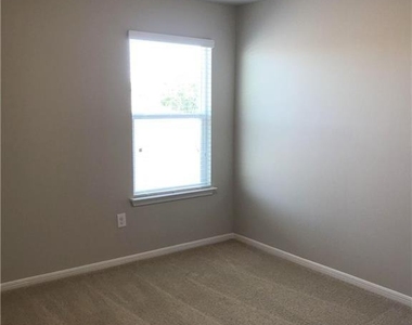 2205 Bettylou Ln - Photo Thumbnail 15