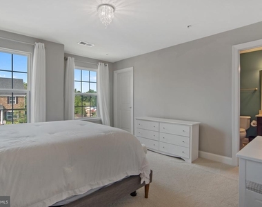 14202 Bentley Park Drive - Photo Thumbnail 31