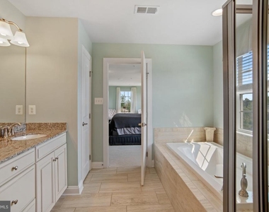 14202 Bentley Park Drive - Photo Thumbnail 26