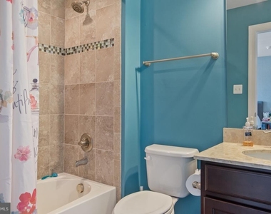 14202 Bentley Park Drive - Photo Thumbnail 33
