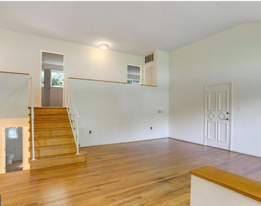 4516 Gretna Street - Photo Thumbnail 3