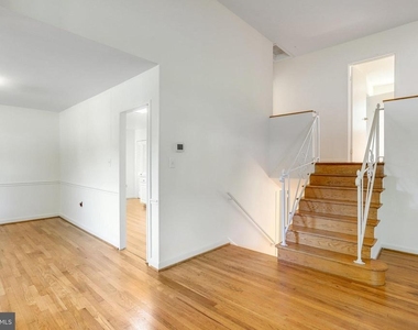 4516 Gretna Street - Photo Thumbnail 2