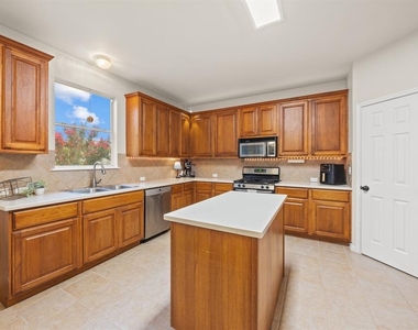 2306 Caprock Pl - Photo Thumbnail 6
