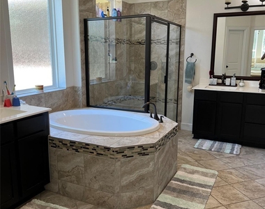 104 Bastrop Dr - Photo Thumbnail 8