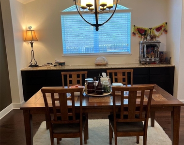 104 Bastrop Dr - Photo Thumbnail 3