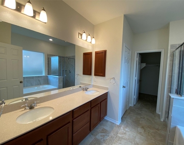 1313 Arbor Acres Loop - Photo Thumbnail 5