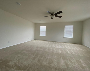 1313 Arbor Acres Loop - Photo Thumbnail 3