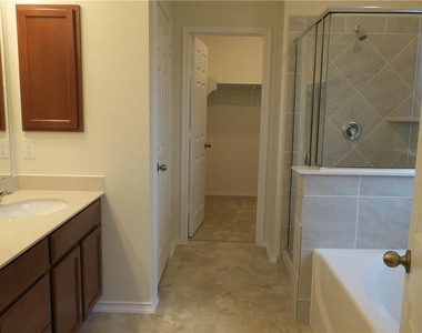 1313 Arbor Acres Loop - Photo Thumbnail 9