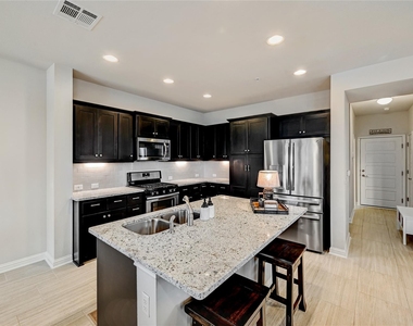 6814 E Riverside Dr - Photo Thumbnail 6