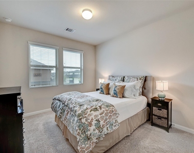 6814 E Riverside Dr - Photo Thumbnail 14
